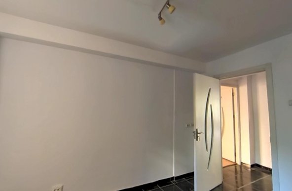 Decebal Piata Muncii Apartament 4 camere locuit firma