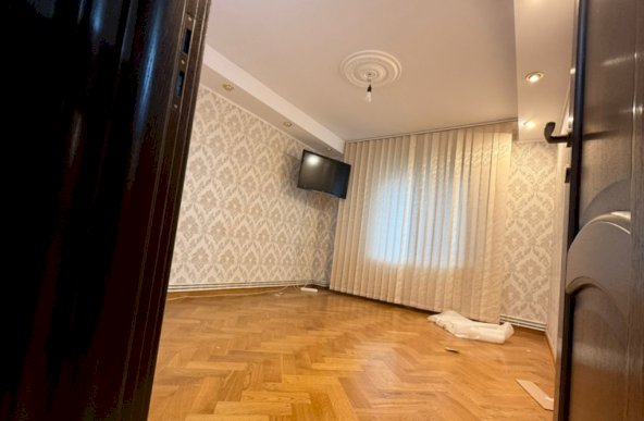 Dristor Apartament 4 camere centrala proprie 