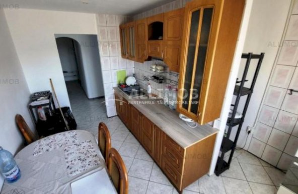 Apartament 3 camere mobilat si utilat, zona ultracentrala, Ploiesti