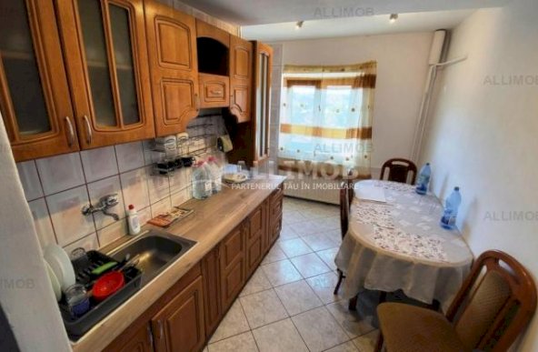 Apartament 3 camere mobilat si utilat, zona ultracentrala, Ploiesti