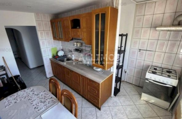 Apartament 3 camere mobilat si utilat, zona ultracentrala, Ploiesti