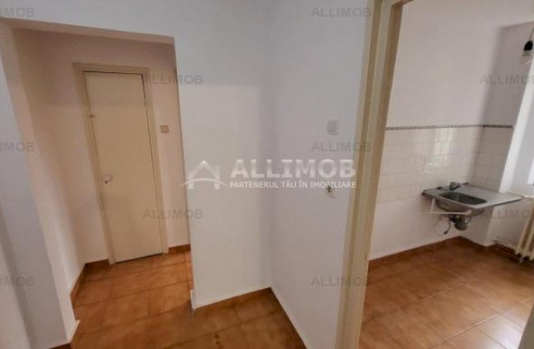 Apartament 3 camere, semidecomandat, zona Vest, Ploiesti