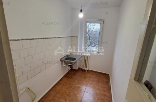 Apartament 3 camere, semidecomandat, zona Vest, Ploiesti