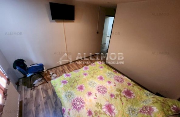 Apartament 4 camere, modificat in 3, ideal cabinet, zona 9 Mai, Ploiesti