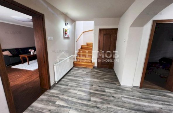 Vila cu 5 camere, zona Centrala, pivnita+parter+etaj+pod mansardat, Ploiesti