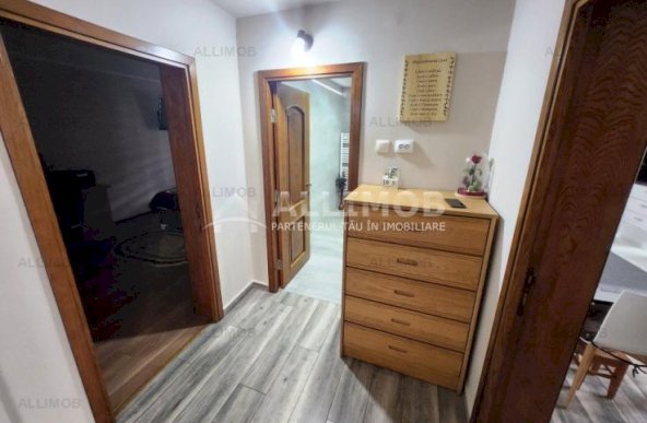 Vila cu 5 camere, zona Centrala, pivnita+parter+etaj+pod mansardat, Ploiesti