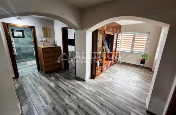 Vila cu 5 camere, zona Centrala, pivnita+parter+etaj+pod mansardat, Ploiesti