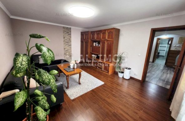 Vila cu 5 camere, zona Centrala, pivnita+parter+etaj+pod mansardat, Ploiesti