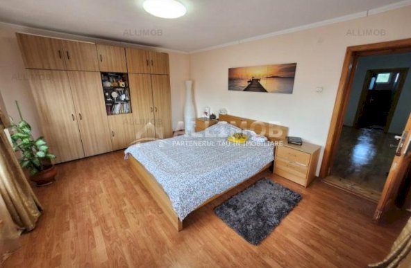 Vila cu 5 camere, zona Centrala, pivnita+parter+etaj+pod mansardat, Ploiesti