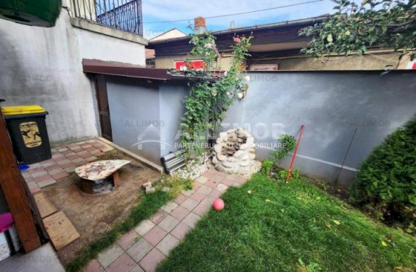 Vila cu 5 camere, zona Centrala, pivnita+parter+etaj+pod mansardat, Ploiesti