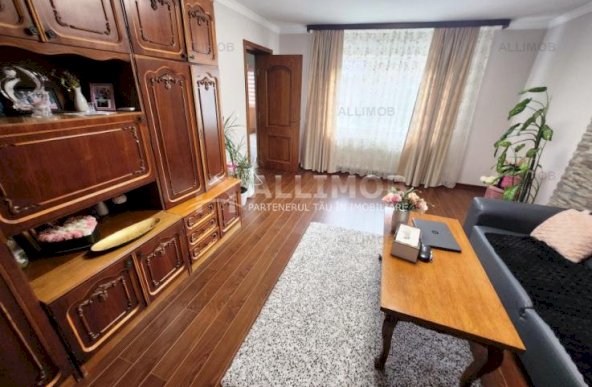 Vila cu 5 camere, zona Centrala, pivnita+parter+etaj+pod mansardat, Ploiesti