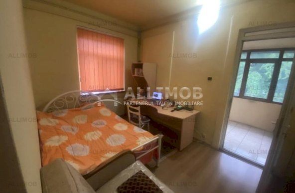 Apartament in vila zona Bulevardul Castanilor, suprafata utila 102 mp, 4 camere.