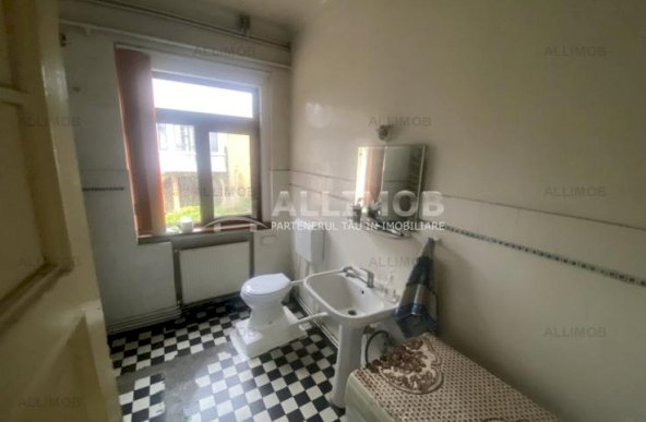 Apartament in vila zona Bulevardul Castanilor, suprafata utila 102 mp, 4 camere.