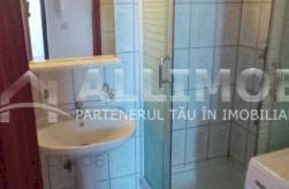 Apartament 3 camere ,  in Ploiesti, zona centrala .