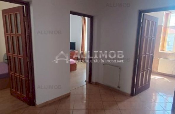 Apartament 3 camere ,  in Ploiesti, zona centrala .