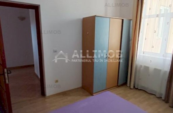 Apartament 3 camere ,  in Ploiesti, zona centrala .