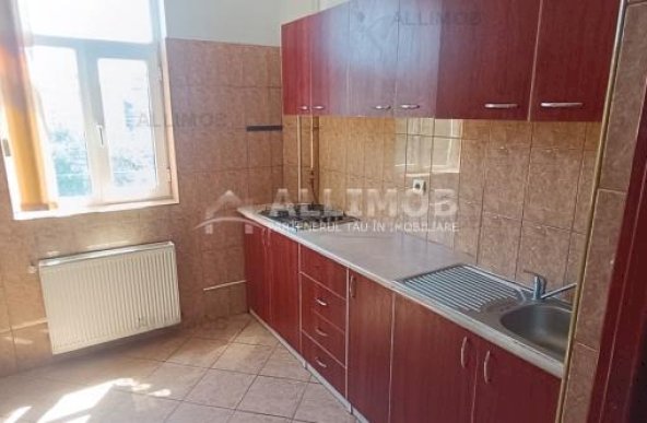 Apartament 3 camere ,  in Ploiesti, zona centrala .