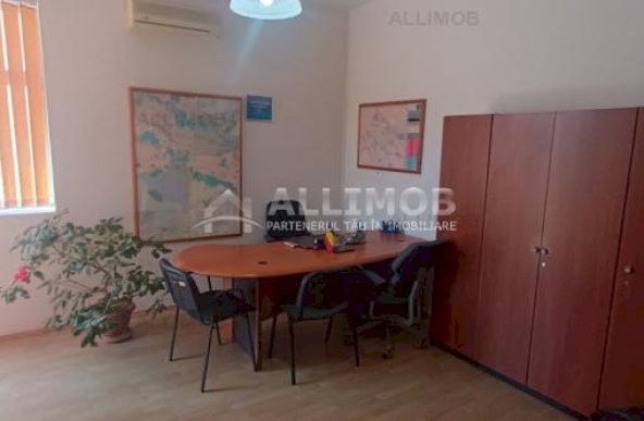 Cladire  P+1 , 8 camere in Ploiesti, zona Centrala, pretabil  cabinete, saloane,