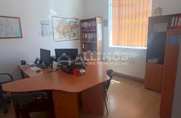 Cladire  P+1 , 8 camere in Ploiesti, zona Centrala, pretabil  cabinete, saloane,