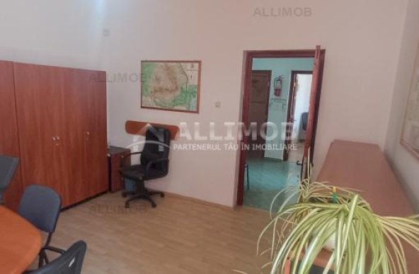 Cladire  P+1 , 8 camere in Ploiesti, zona Centrala, pretabil  cabinete, saloane,