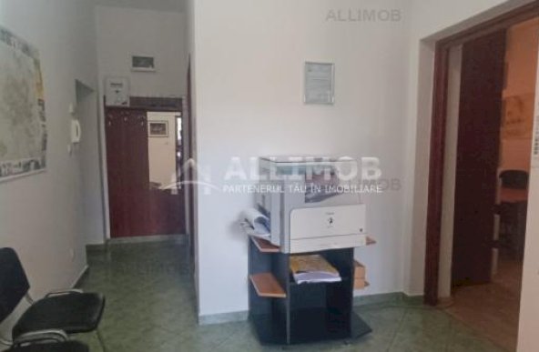 Cladire  P+1 , 8 camere in Ploiesti, zona Centrala, pretabil  cabinete, saloane,