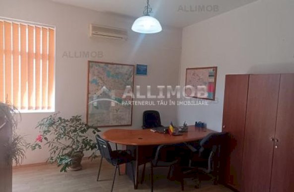 Cladire  P+1 , 8 camere in Ploiesti, zona Centrala, pretabil  cabinete, saloane,