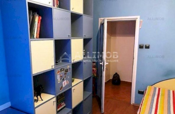 Apartament 3 camere zona Republicii