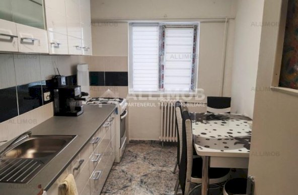 Apartament 3 camere zona ultracentrala