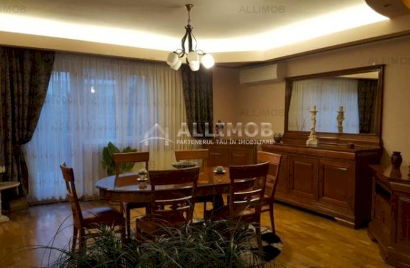 Vila  5 camere  , in Ploiesti, zona 8 Martie.