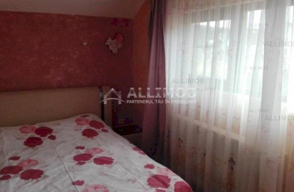 Vila 4 camere  in Bucov