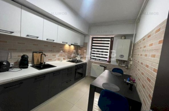 Apartament 3 camere zona 9 Mai