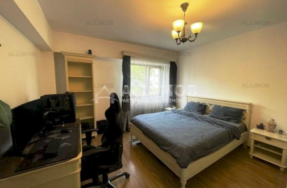 Apartament 3 camere zona 9 Mai