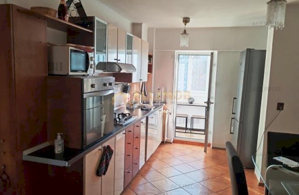 Apartament 2 camere zona Piata Mihai Viteazul