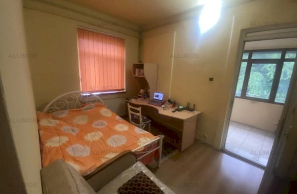 Apartament in vila zona Bulevardul Castanilor, suprafata utila 102 mp, 4 camere.