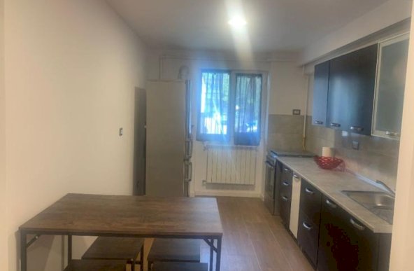 Inchiriere apartament 3 camere partial mobilat, zona Republicii, Caraiman