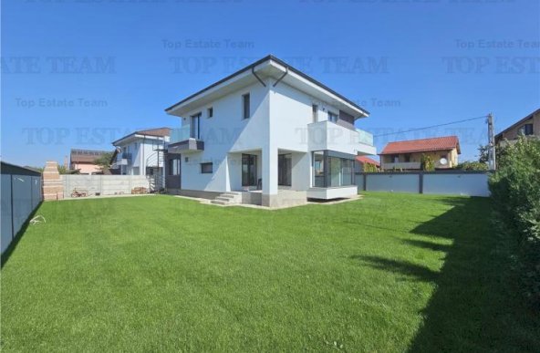 Vila lux 5 camere regie proprie cu garaj si teren 556mp