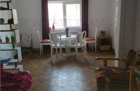 Apartament 3 camere in zona Piata Unirii