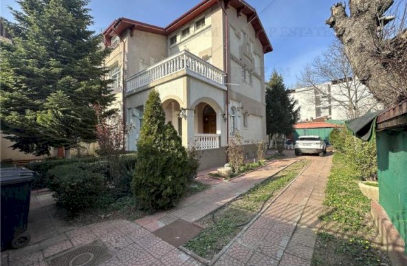 De vanzare 2 vile in zona ultracentrala, piscina si cu 800 mp curte langa Parcul Carol