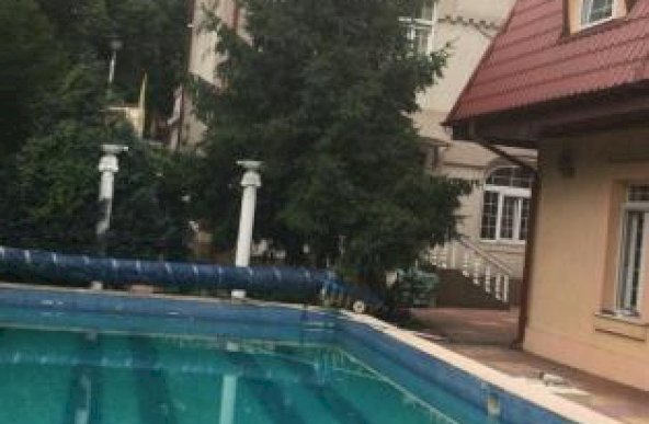 De vanzare 2 vile in zona ultracentrala, piscina si cu 800 mp curte langa Parcul Carol