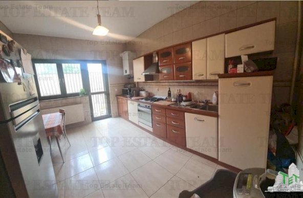 Vila de vanzare 5 camere , Damaroaia