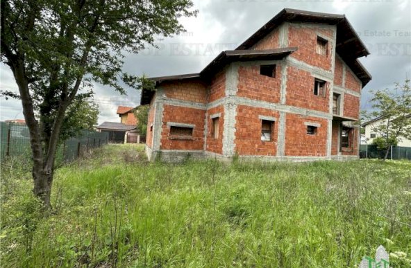 Vila in constructie (la rosu) 330mp utili cu 1000mp curte in Putul Olteni cu toate utilitatile