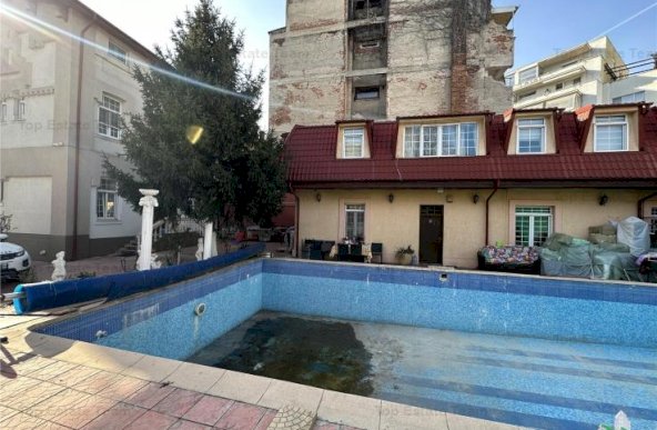 De inchiriat 2 vile in zona ultracentrala, piscina si  800 mp curte langa Parcul Carol