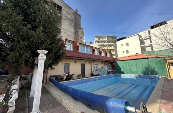 De inchiriat 2 vile in zona ultracentrala, piscina si  800 mp curte langa Parcul Carol