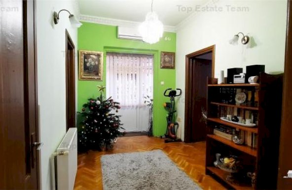 Vanzare casa pentru doua familii Domenii