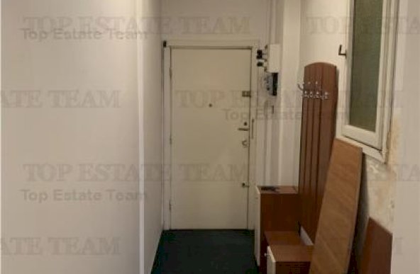 Apartament cu 3 camere de vanzare, Piata Romana