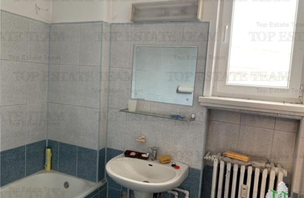 Apartament cu 3 camere de vanzare, Piata Romana