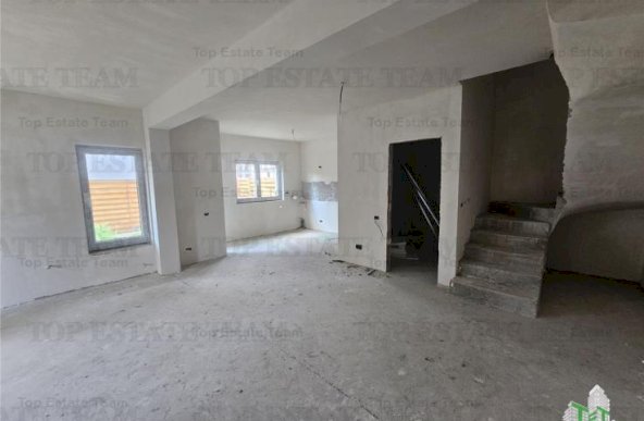 Vila 4 camere+mansarda mare de vanzare in Rosu