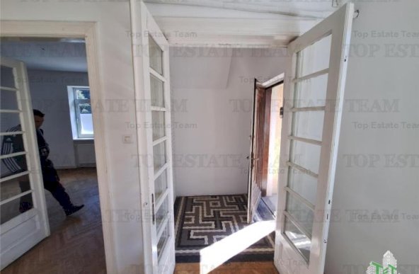 Apartament 4 camere decomandat cu 2 bai in zona Calea Calarasilor