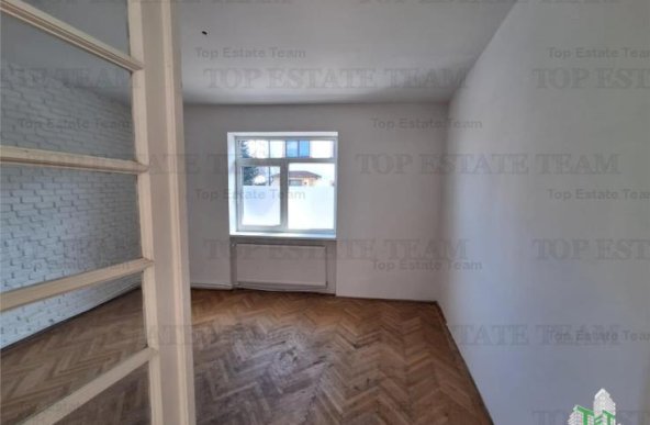 Apartament 4 camere decomandat cu 2 bai in zona Calea Calarasilor