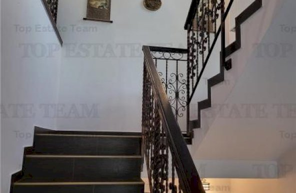 Vila pretabila birouri, 1300 euro-mp, de vanzare in zona Mosilor